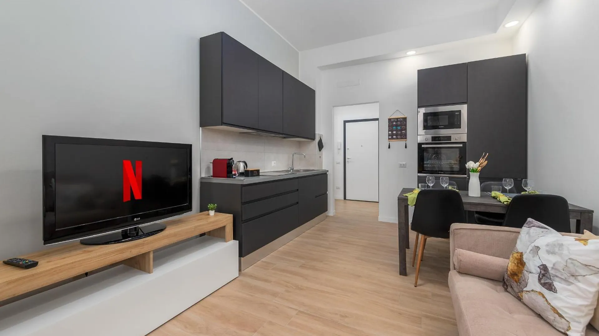 Wonderful Xl Suite In Monza, Free Parking